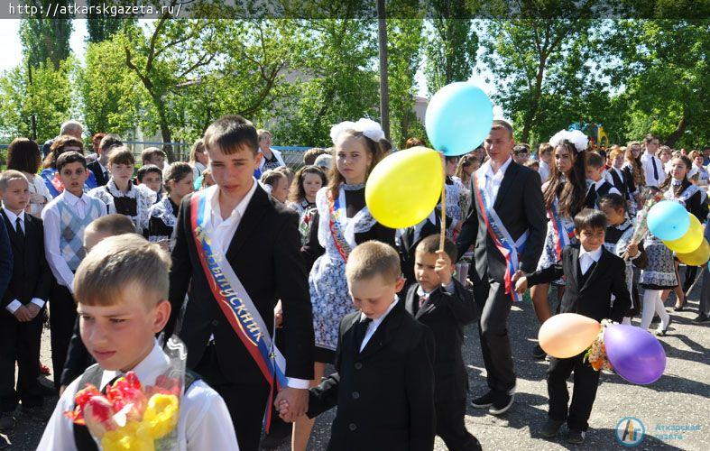 Стулья для компьютерного класса получила в подарок школа №6 (ФОТОРЕПОРТАЖ)