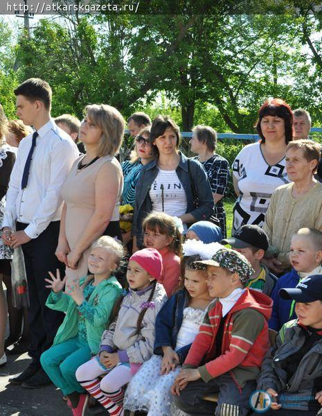 Стулья для компьютерного класса получила в подарок школа №6 (ФОТОРЕПОРТАЖ)