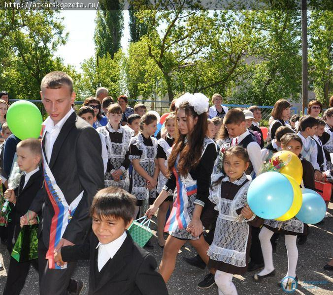 Стулья для компьютерного класса получила в подарок школа №6 (ФОТОРЕПОРТАЖ)