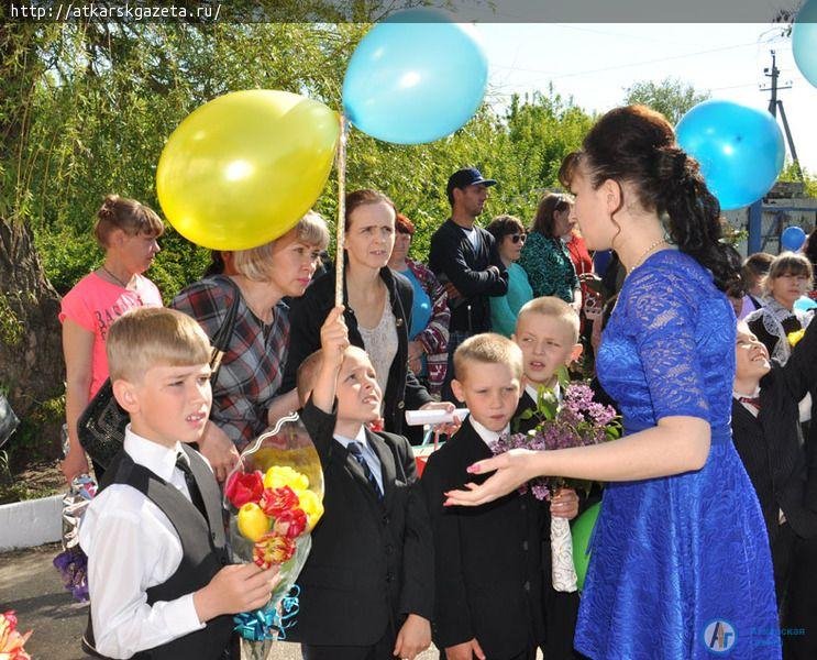 Стулья для компьютерного класса получила в подарок школа №6 (ФОТОРЕПОРТАЖ)