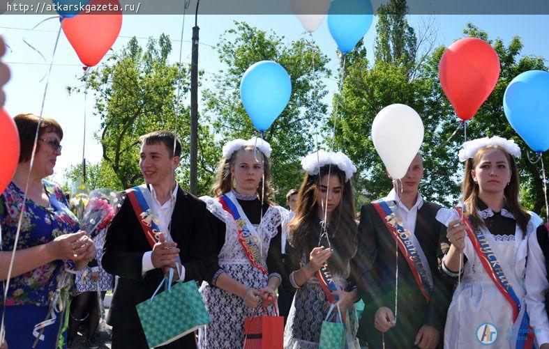 Стулья для компьютерного класса получила в подарок школа №6 (ФОТОРЕПОРТАЖ)