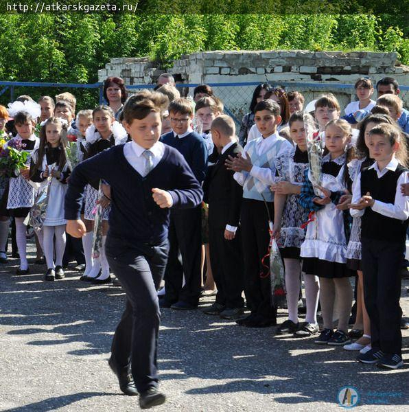 Стулья для компьютерного класса получила в подарок школа №6 (ФОТОРЕПОРТАЖ)