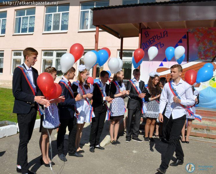 Стулья для компьютерного класса получила в подарок школа №6 (ФОТОРЕПОРТАЖ)