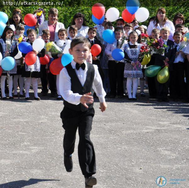 Стулья для компьютерного класса получила в подарок школа №6 (ФОТОРЕПОРТАЖ)