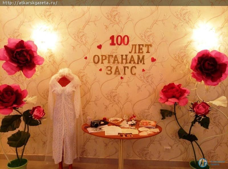 Свадебные платья наших бабушек выставлены в Аткарском отделе ЗАГС