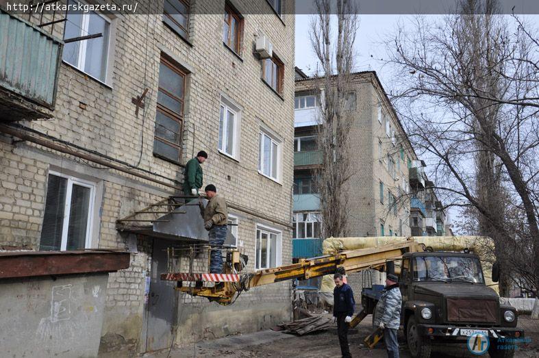 Текущий ремонт многоэтажек в залинейной части города ведет ООО «КСК» (ФОТОРЕПОРТАЖ)