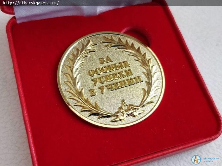 Трое выпускников аткарских школ удостоены знака Губернатора