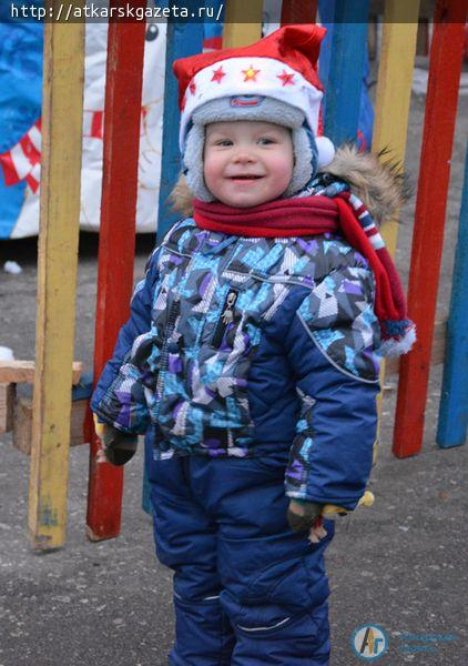 У главной елки дети и взрослые хором поздравляли всех с Новым Годом (ФОТО)