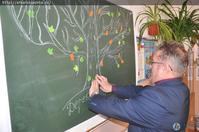 Участники дискуссии в школе №6 вырастили дерево под названием "Толерантность" (ФОТО)