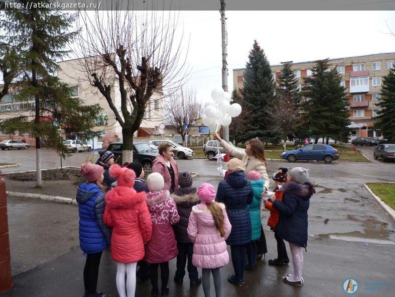 Ученики младших классов школы №9 приняли участие в акции «Оригами за мир» (ФОТО)