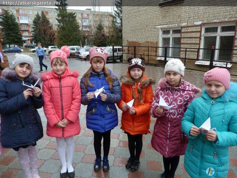 Ученики младших классов школы №9 приняли участие в акции «Оригами за мир» (ФОТО)