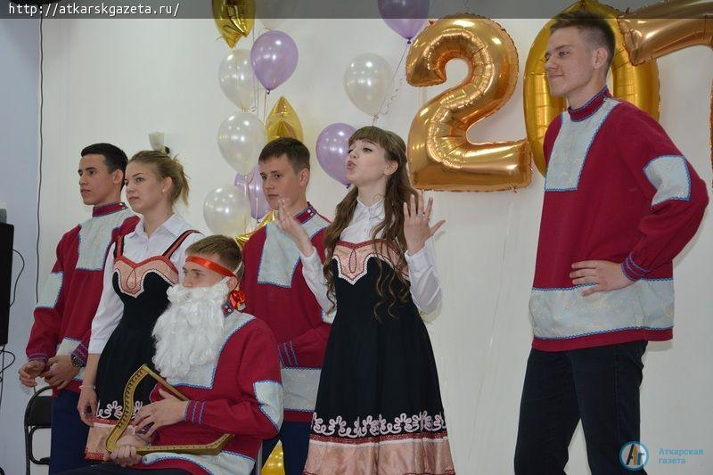 Ученики многонационального класса попрощались со школой на языке своего народа (ФОТО)