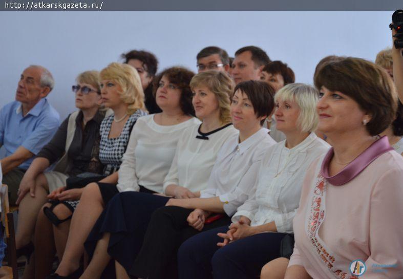 Ученики многонационального класса попрощались со школой на языке своего народа (ФОТО)