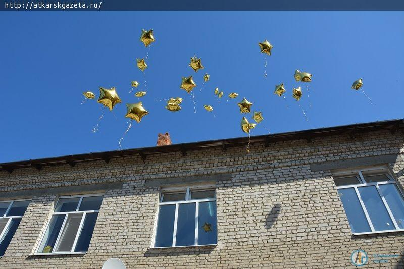 Ученики многонационального класса попрощались со школой на языке своего народа (ФОТО)