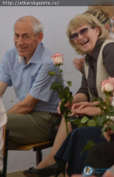 Ученики многонационального класса попрощались со школой на языке своего народа (ФОТО)