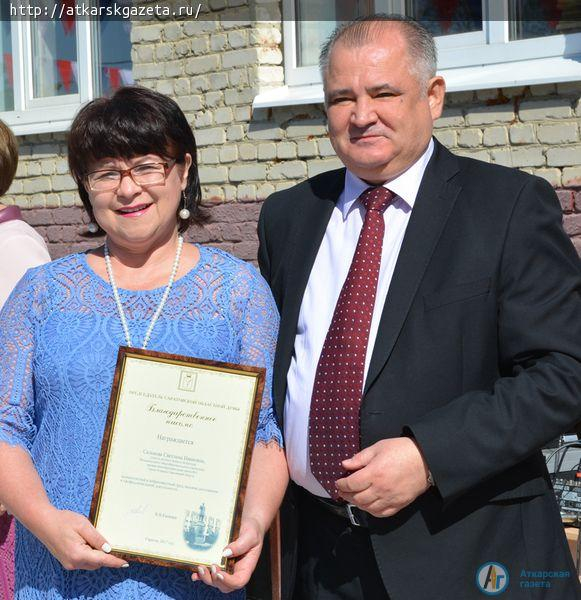 Ученики многонационального класса попрощались со школой на языке своего народа (ФОТО)