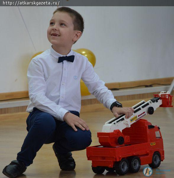 Ученики многонационального класса попрощались со школой на языке своего народа (ФОТО)