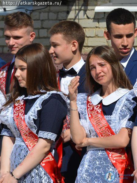 Ученики многонационального класса попрощались со школой на языке своего народа (ФОТО)