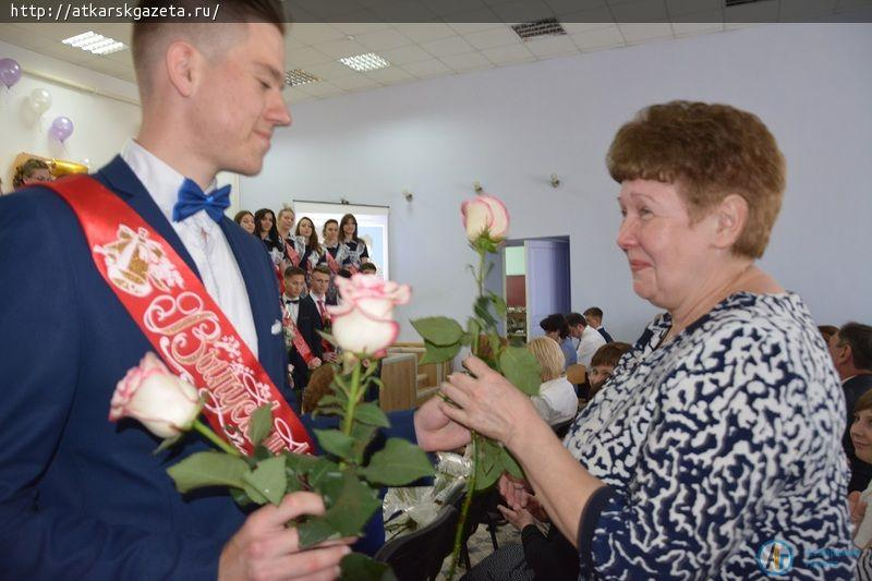 Ученики многонационального класса попрощались со школой на языке своего народа (ФОТО)