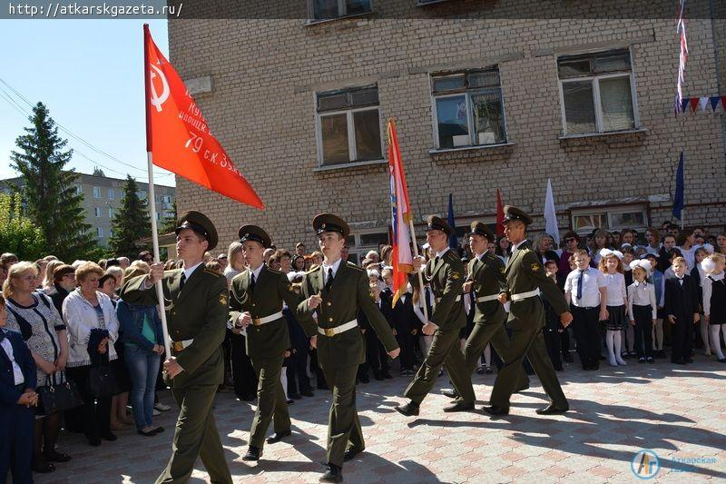 Ученики многонационального класса попрощались со школой на языке своего народа (ФОТО)