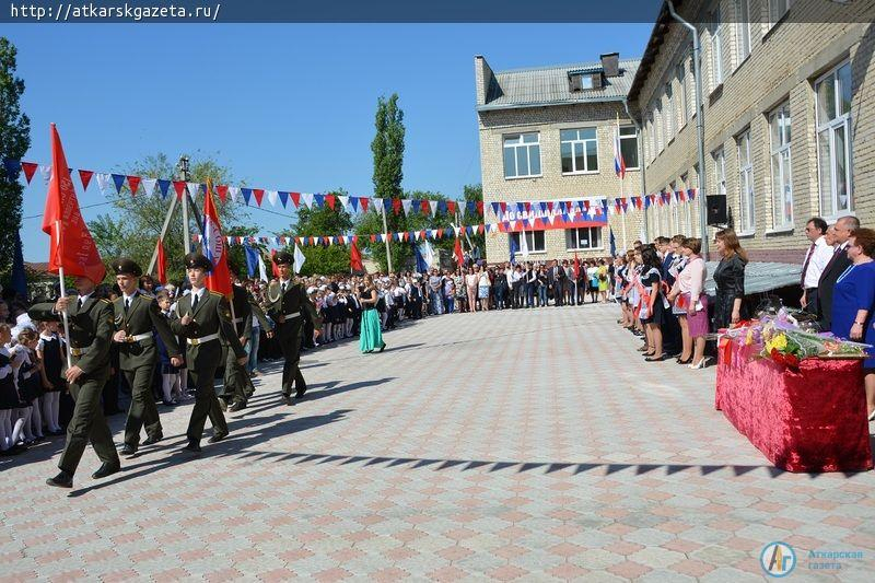 Ученики многонационального класса попрощались со школой на языке своего народа (ФОТО)