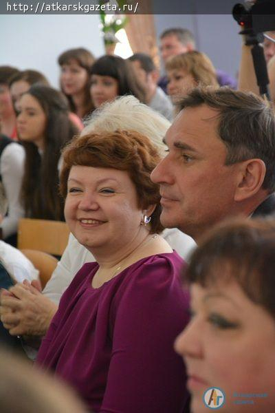 Ученики многонационального класса попрощались со школой на языке своего народа (ФОТО)