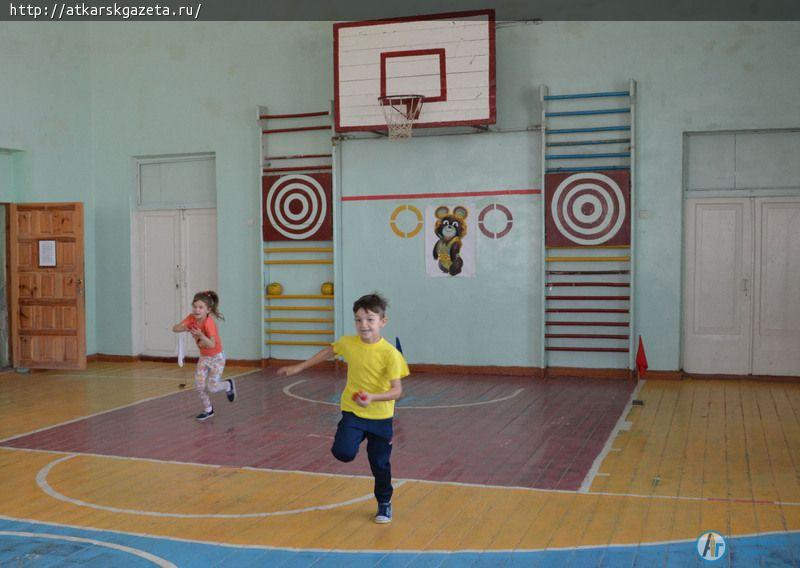 Ученики третьей школы провели веселые старты для воспитанников детского сада