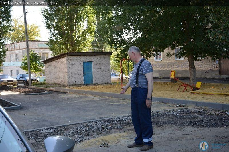 В Аткарске благоустроили дворовую территорию на улице Чапаева (ФОТО)