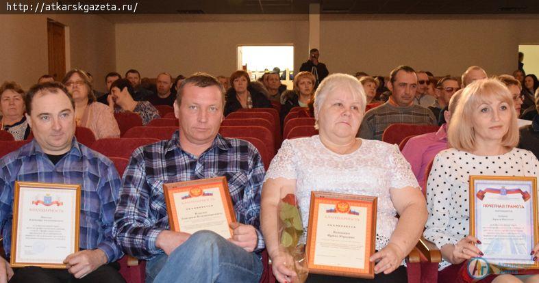 В Аткарске чествовали работников бытового обслуживания и ЖКХ