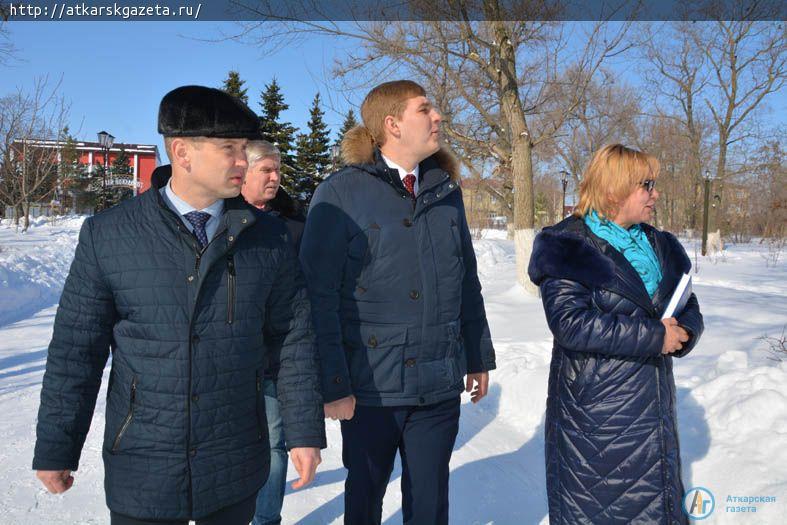 В Аткарске депутата Облдумы интересовали загруженность бассейна и туристические маршруты