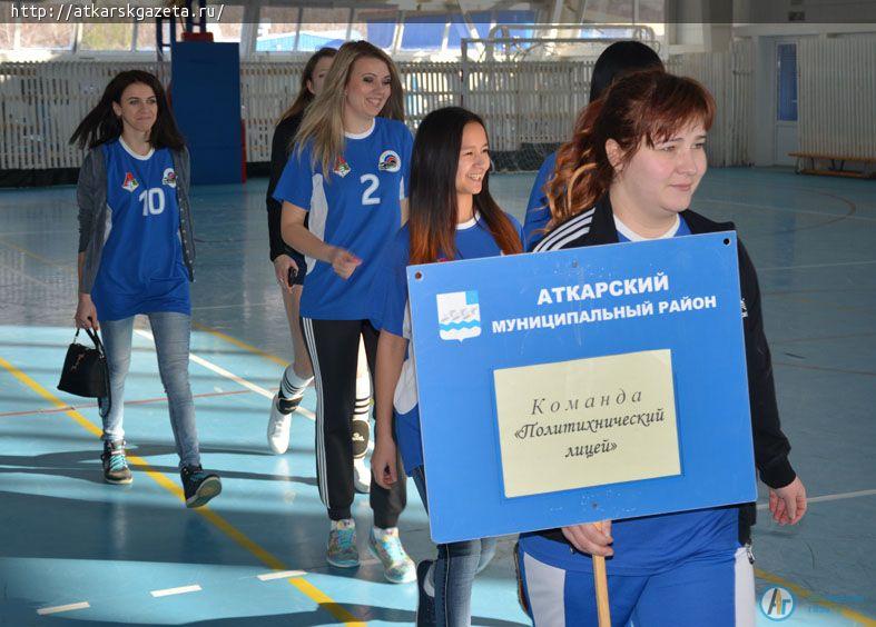 В Аткарске девушки отмечают 8 марта спортивным турниром (Фото)
