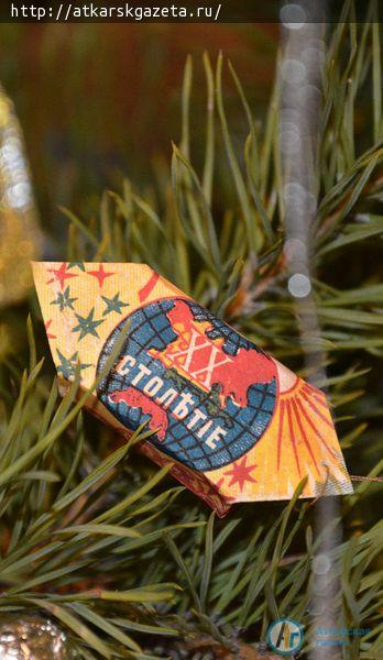 В Аткарске елку украсили курагой и черносливом