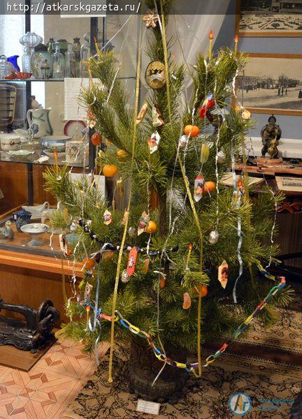 В Аткарске елку украсили курагой и черносливом