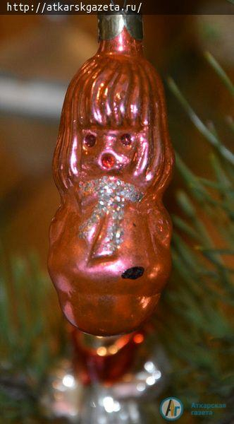 В Аткарске елку украсили курагой и черносливом