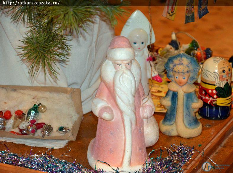 В Аткарске елку украсили курагой и черносливом