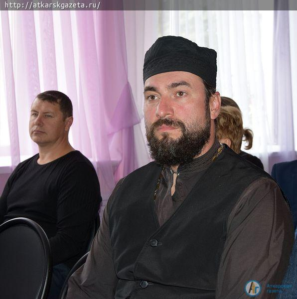 В Аткарске формируется выездная бригада уборщиков подъездов