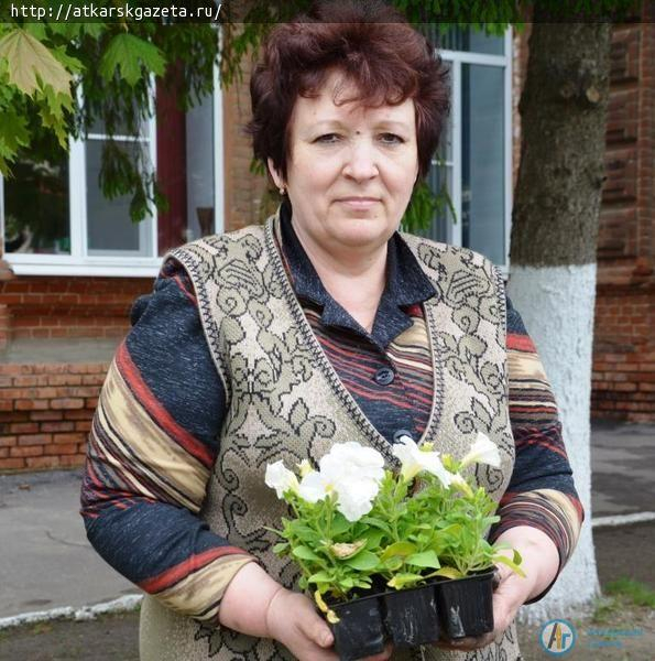 В Аткарске началась массовая высадка цветов (ФОТО)