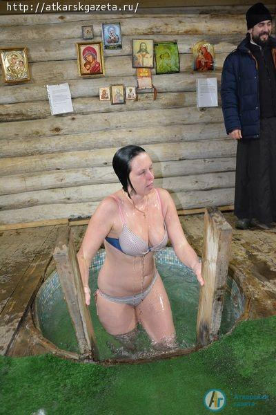 В Аткарске начались крещенские купания (ФОТО)