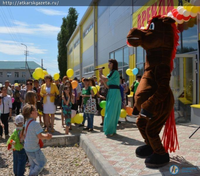 В Аткарске открылся новый торговый центр «NСИТИ» (ФОТО)