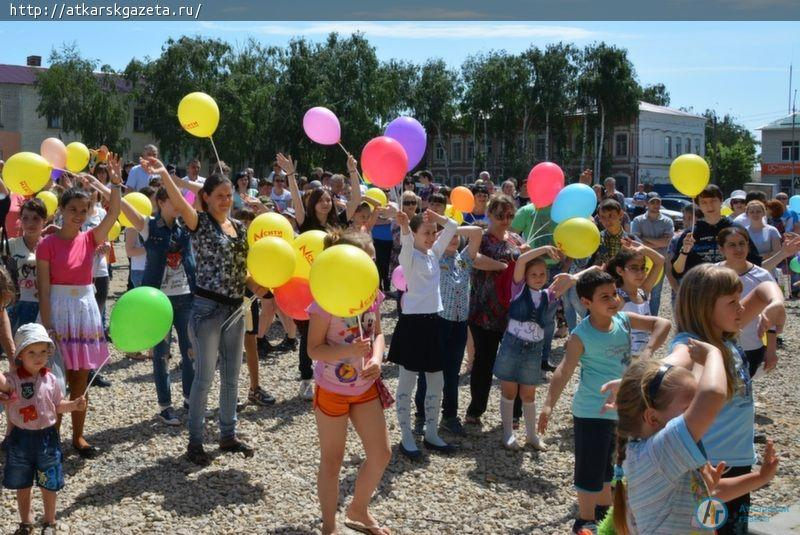 В Аткарске открылся новый торговый центр «NСИТИ» (ФОТО)
