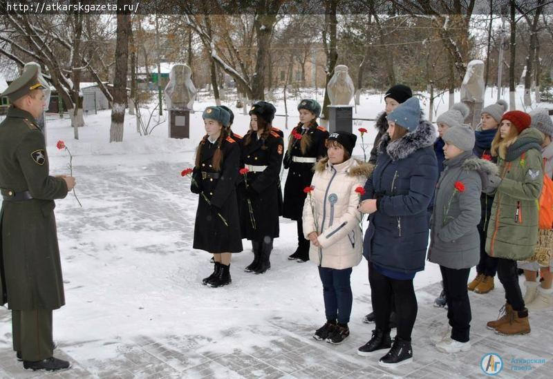 В Аткарске отметили День неизвестного солдата