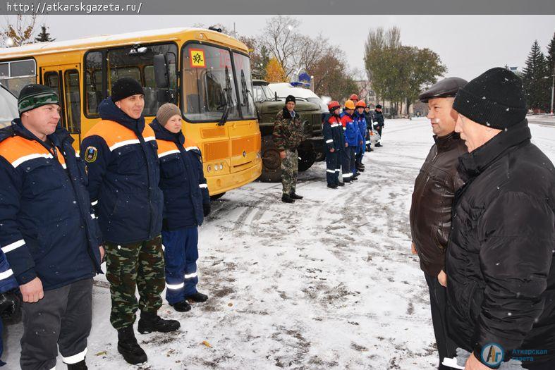 В Аткарске отрабатывали действия в случае возникновения снежных заносов (ФОТО)