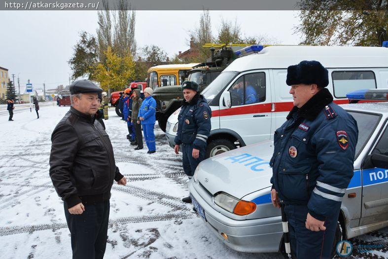 В Аткарске отрабатывали действия в случае возникновения снежных заносов (ФОТО)