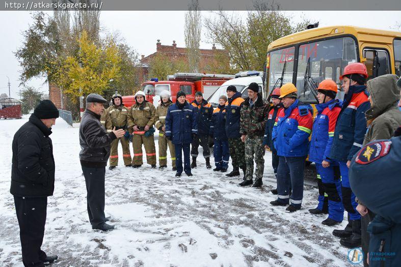 В Аткарске отрабатывали действия в случае возникновения снежных заносов (ФОТО)