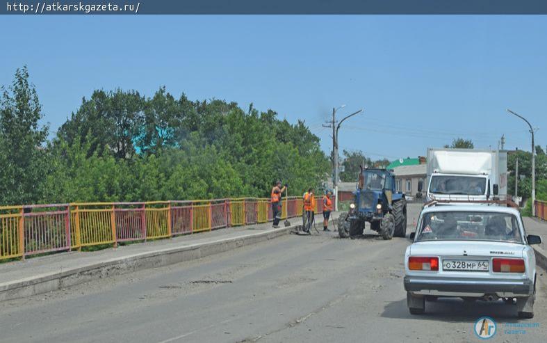 В Аткарске отремонтировали въезды на автомобильные мосты