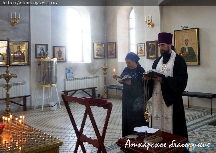 В Аткарске отслужили панихиду по погибшим при пожаре торгового центра в Кемерово