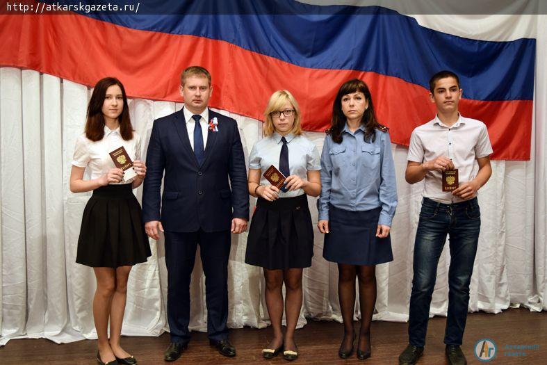 В Аткарске прошло торжественное мероприятие ко Дню России