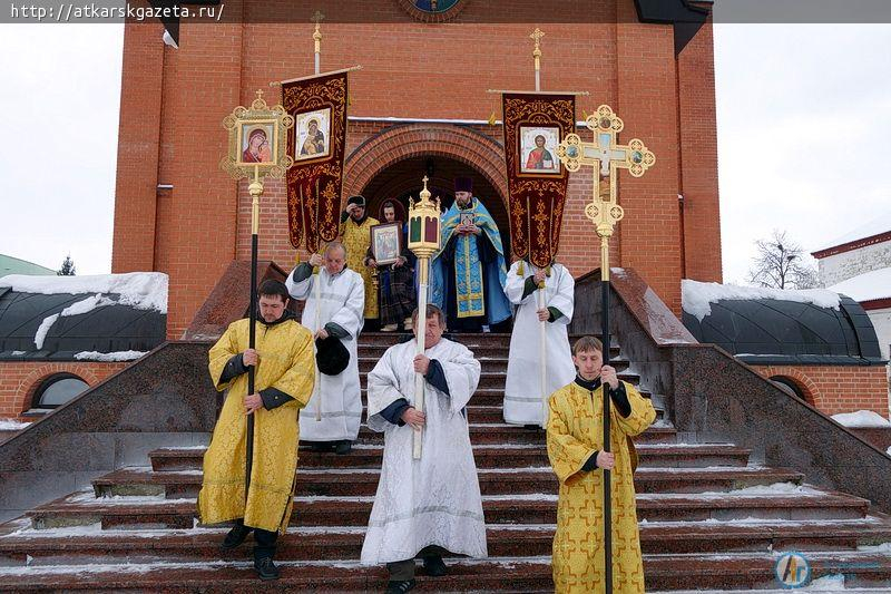 В Аткарске состоялся крестный ход в память о разрушенном храме (ФОТО)