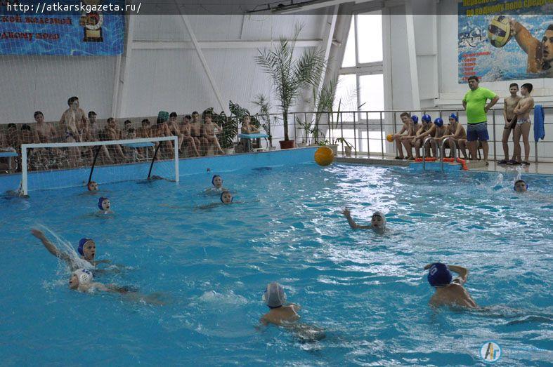В Аткарске стартовал областной турнир по водному поло «Зимушка-зима» (ФОТО)