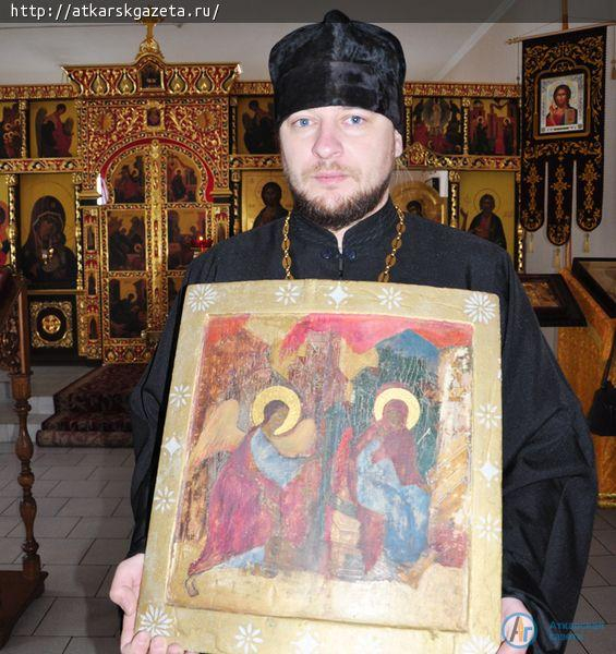 В аткарский храм Архангела Михаила передали редкую древнюю икону (ФОТО)